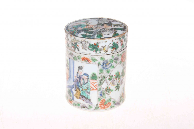 Chinese porcelain famille verte Kangxi box and cover.