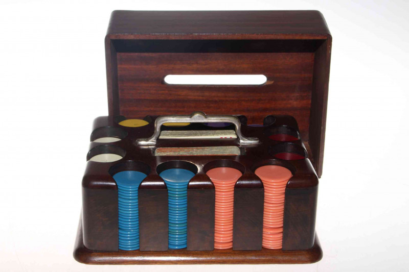 Mahogany poker compendium.