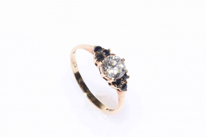 9 carat gold white stone ring, size O.