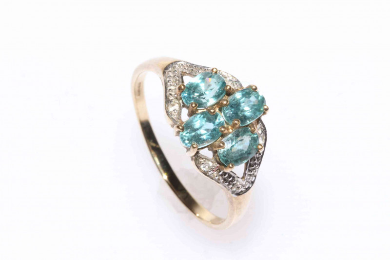 9 carat gold blue stone ring, size Z.