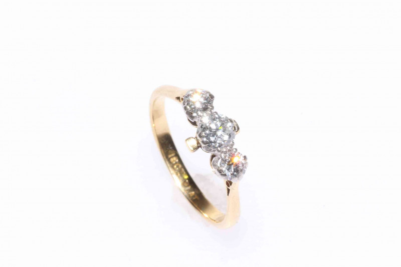 18 carat gold three stone diamond ring, total diamond weight approximately 1 carat, size N/O.