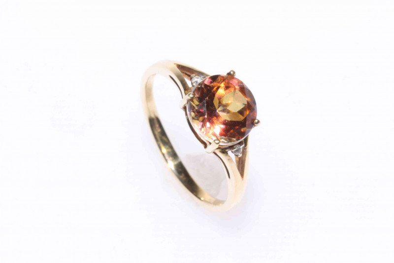 9 carat gold two carat pink 'Padparacha' sapphire solitaire ring, size P.