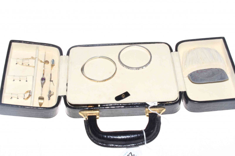 Travel jewellery box with contents including gold and silver.