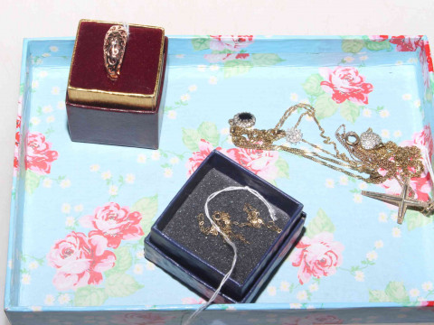 Gold pendants/necklaces and jewellery.