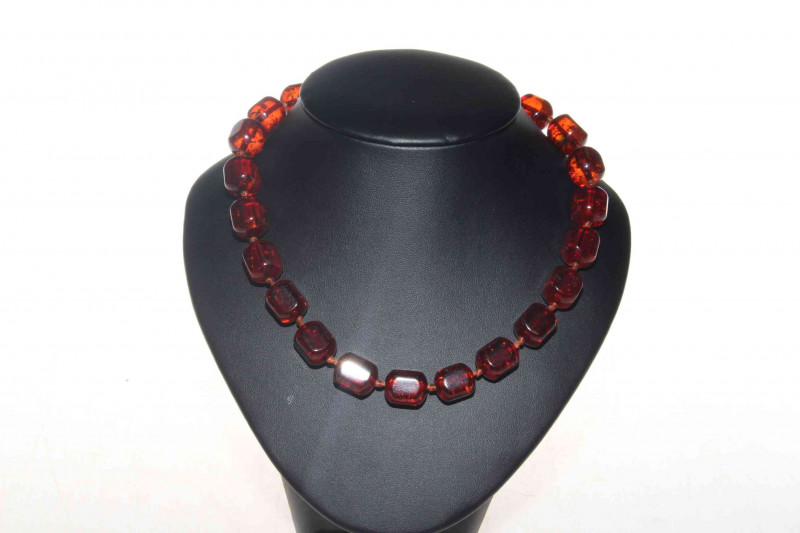 Amber bead necklace, 43cm.