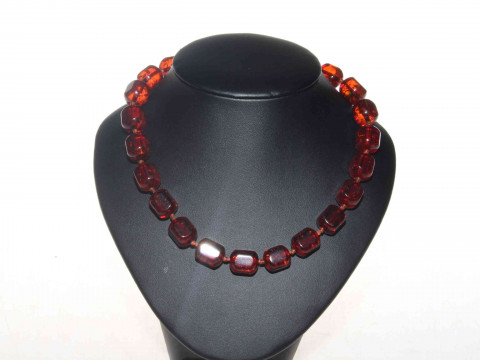 Amber bead necklace, 43cm.