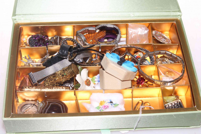 Box of jewellery.