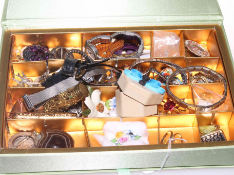 Box of jewellery.