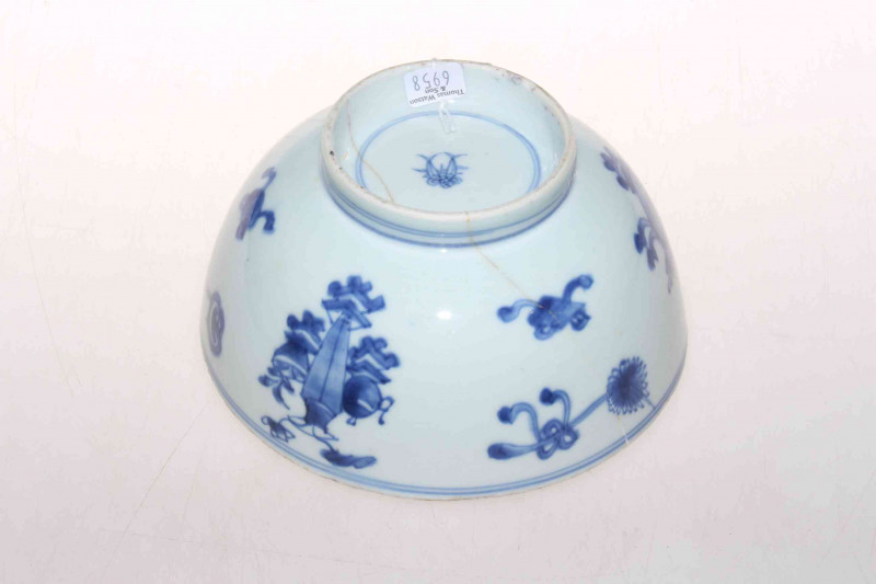 Antique Chinese blue and white bowl, 16cm diameter.
