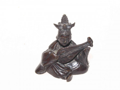 Bronze Chinese musician, 7cm.
