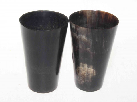 Georgian glass bottomed horn beakers (2), 12cm.