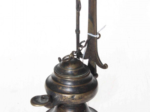 18th Century bronze whale oil lamp, 8cm.