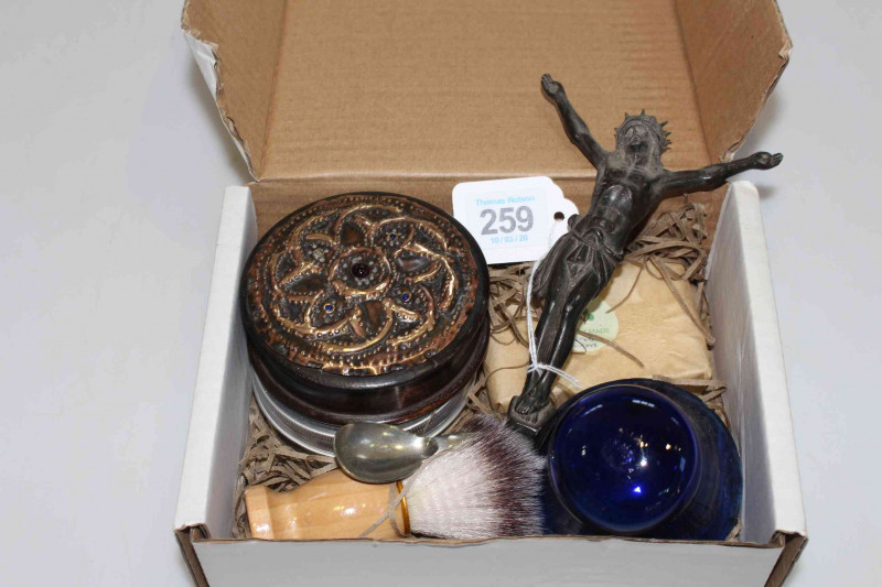 Nut pin cushion, snuff box, bronze Corpus and shaving set.