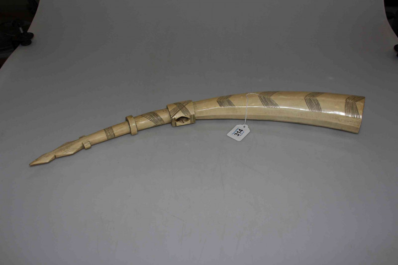 Early 19th Century Africa ivory Oliphant, with incised chevron decoration, length 65cm.