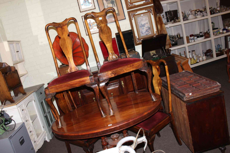 Early 20th Century mahogany sideboard, oval Victorian mahogany breakfast table and four Queen Anne style dining chairs.