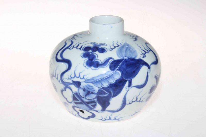 Chinese Republic blue and white vase, decorate with playful Fo Dogs, 12cm.