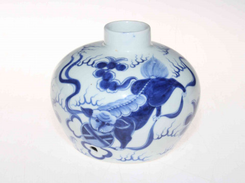 Chinese Republic blue and white vase, decorate with playful Fo Dogs, 12cm.