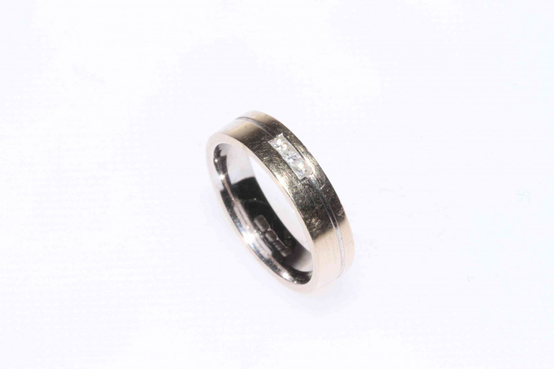 18 carat gold band ring set with three square cut diamonds, size M.