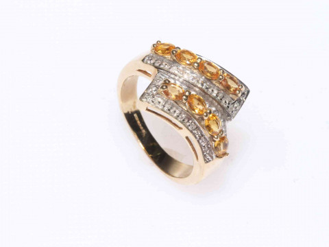 9 carat gold ring set with citrines and diamonds, size P.