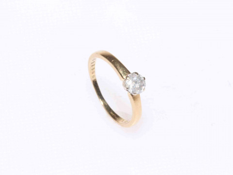 Solitaire diamond ring set in 18 carat gold, size K.