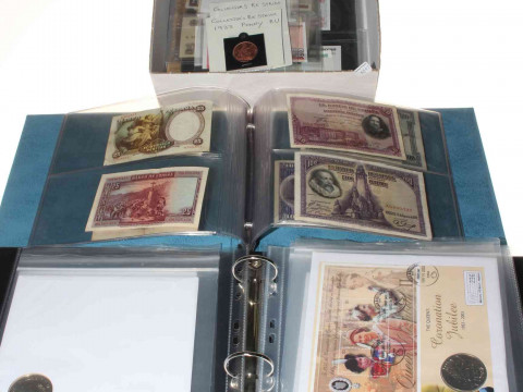 Uncirculated Worldwide banknotes, coin covers and coinage.