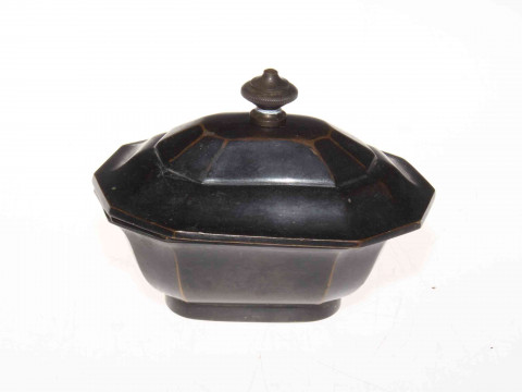 19th Century bronze lidded casket inkstand, 15cm across.