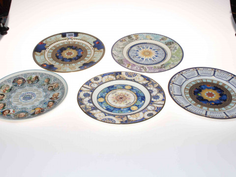 Five boxed Millennium plates including Royal Doulton, Royal Worcester,...