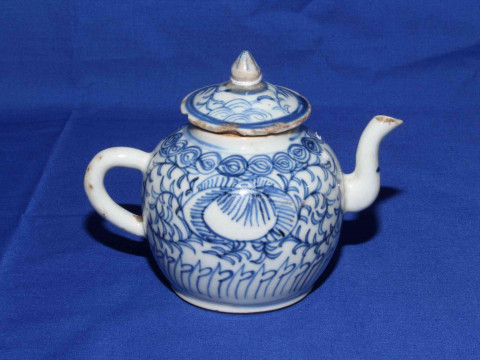 Small Chinese blue and white teapot, circa 1800, 10.5cm. thumbnail
