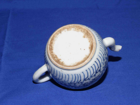 Small Chinese blue and white teapot, circa 1800, 10.5cm. thumbnail