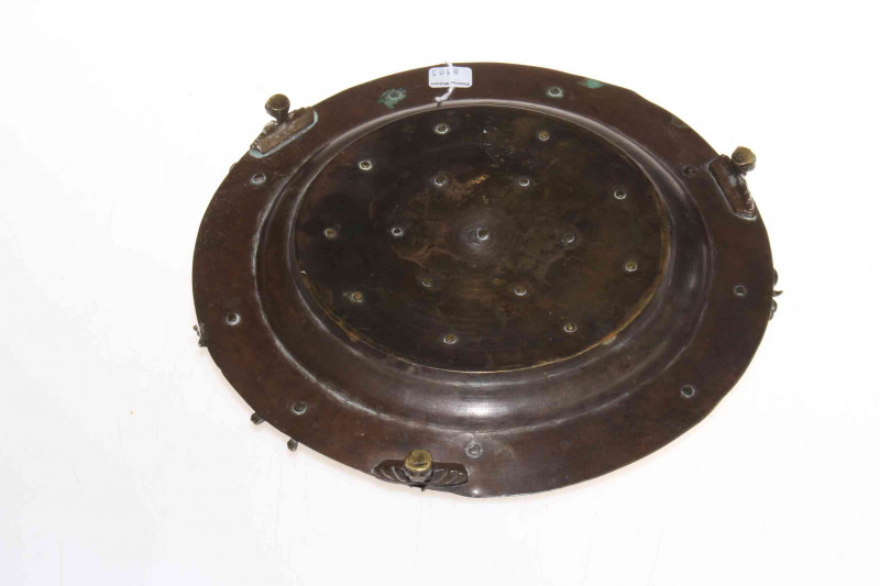 Chinese bronze plate with applied figures and animals, 23cm diameter.