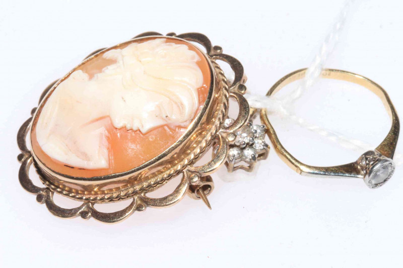 Jewellery including 18 carat gold and diamond ring, 9 carat gold cameo brooch, 9 carat gold pendant, earrings, etc.