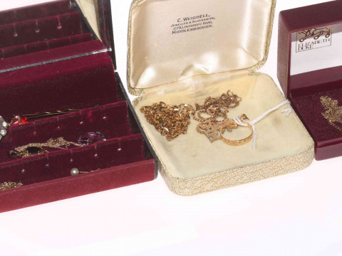 Collection of gold and other jewellery.