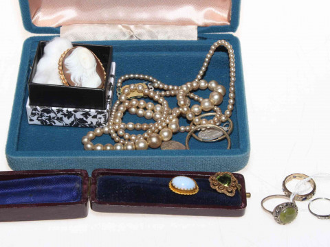 Victorian opal stick pin, gold mounted cameo, 9 carat gold eternity ring,...