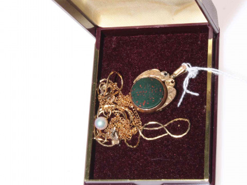 9 carat gold swivel fob, pearl pendant, etc.