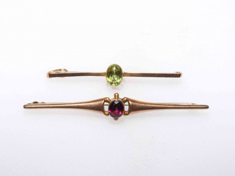 Two 9 carat gold tie pins each set with gemstone.