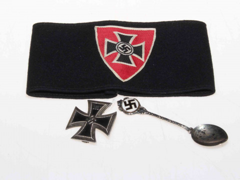German military armband, 1939 cross badge and spoon (3).