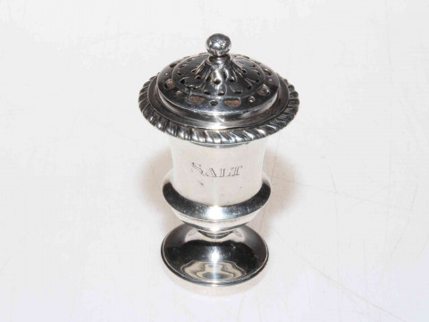Silver salt cellar by Hamilton of Calcutta, 9.5cm.