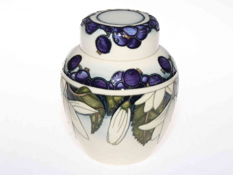 Moorcroft White Flower and Berry ginger jar with lid, 16cm.