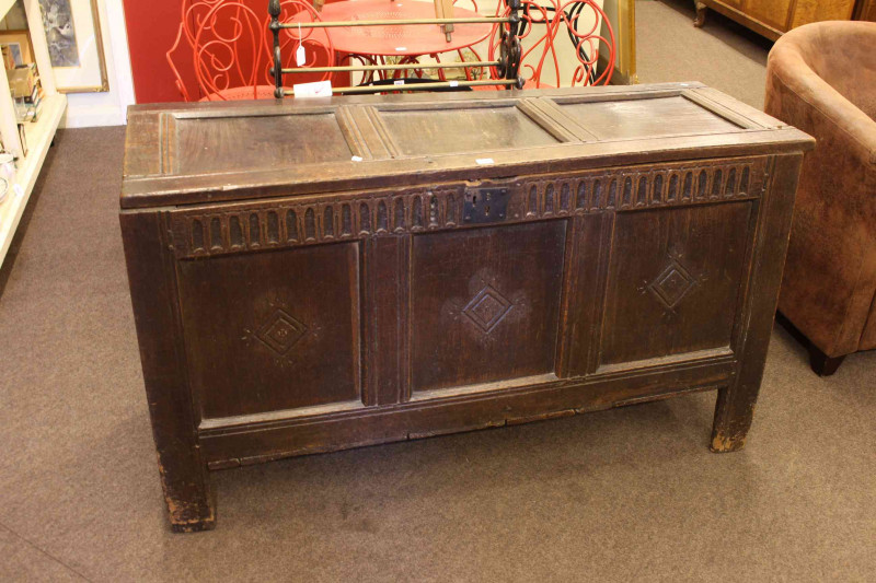 Antique oak triple panel front coffer, 142cm by 79cm.