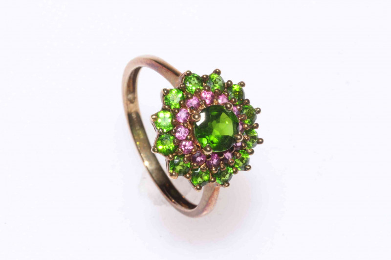 Three 9 carat gold dress rings.
