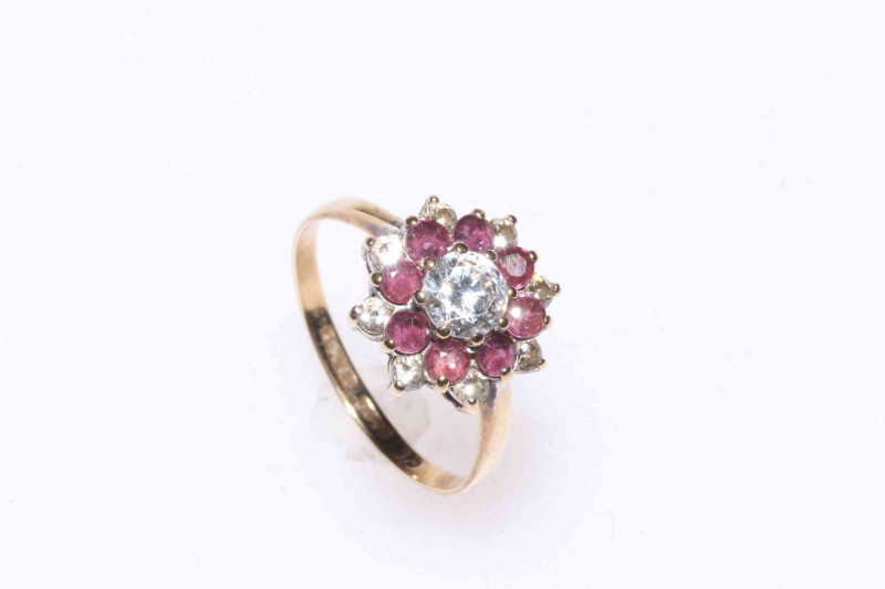 Three 9 carat gold dress rings.
