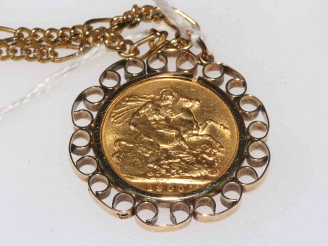 Victoria gold sovereign 1900, in 9 carat gold pendant mount, with gold plated chain. thumbnail