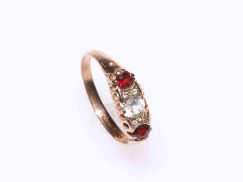 Three 9 carat gold rings. thumbnail