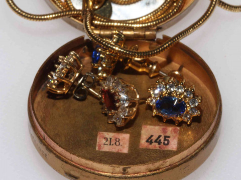 Jewellery including 18 carat gold and diamond ring, 9 carat gold cameo brooch, 9 carat gold pendant, earrings, etc. thumbnail