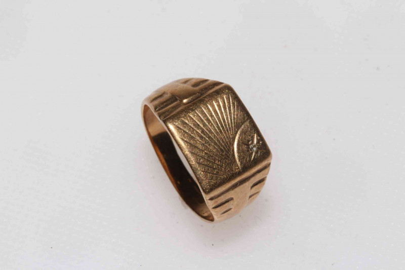 Two gents 9 carat gold rings.