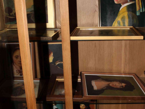 Large collection of framed oil paintings and prints. thumbnail