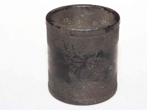 Chinese bronze brush pot with engraved decoration, 10cm.