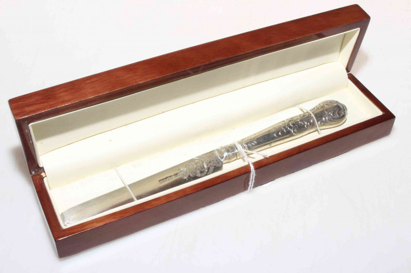 Victorian silver Regimental knife engraved with arms of The Kings Regiment (Liverpool), EGYPT, Sheffield 1867, boxed.
