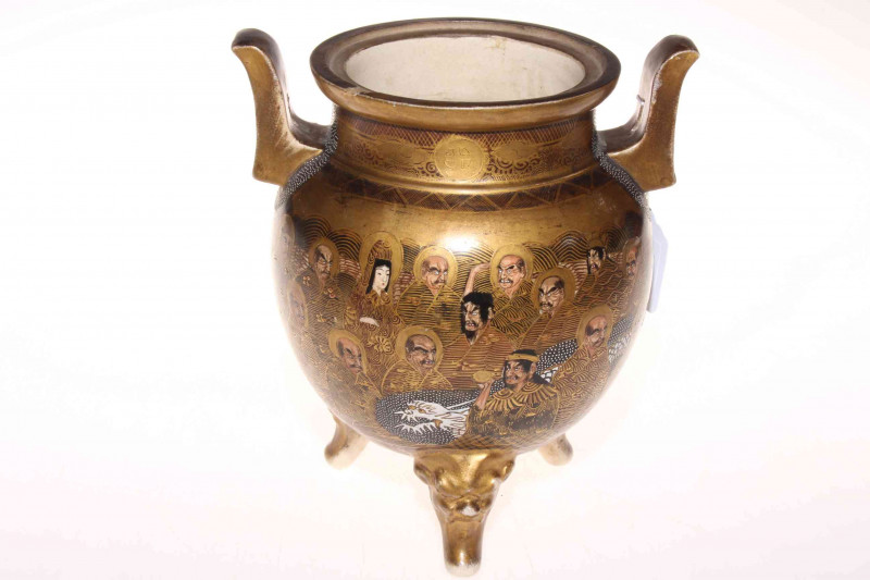 Japanese pot pourri decorated with portraits, 21cm.