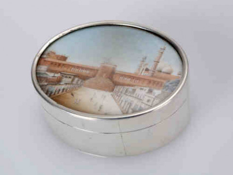 An Edwardian silver box, S. Blackensee & Son Ltd, Birmingham 1904, oval,...